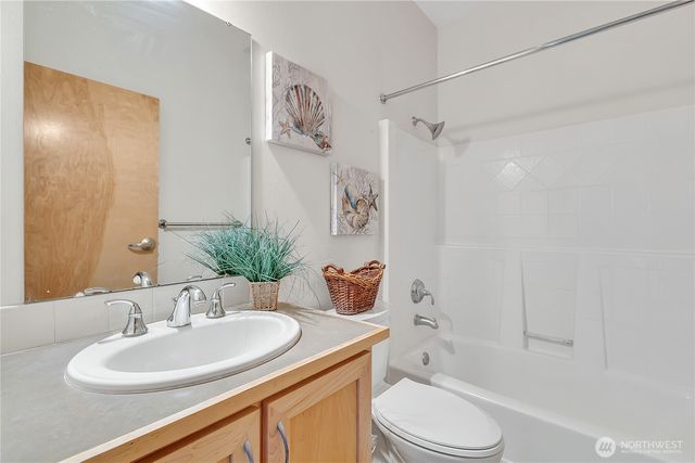 210 W Pioneer #316, Puyallup, WA 98371