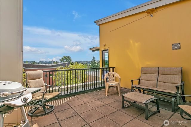 210 W Pioneer #316, Puyallup, WA 98371