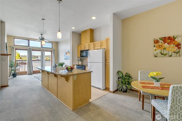 210 W Pioneer #316, Puyallup, WA 98371