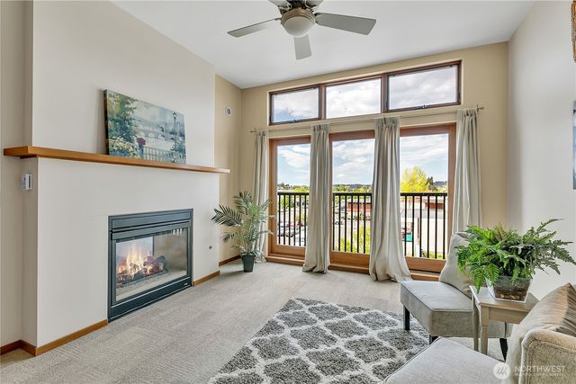 210 W Pioneer #316, Puyallup, WA 98371