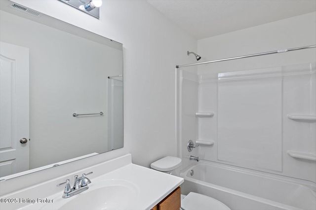 478 Mud Hen Dr, Shepherdsville, KY 40165