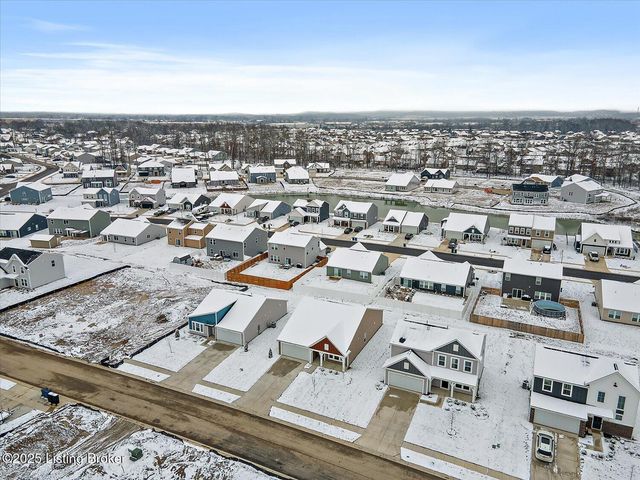 478 Mud Hen Dr, Shepherdsville, KY 40165