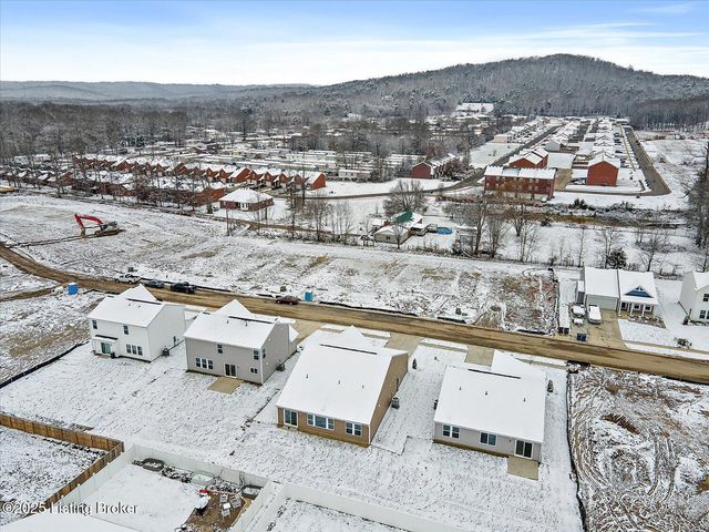 478 Mud Hen Dr, Shepherdsville, KY 40165