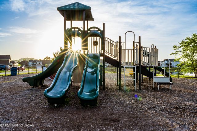 478 Mud Hen Dr, Shepherdsville, KY 40165