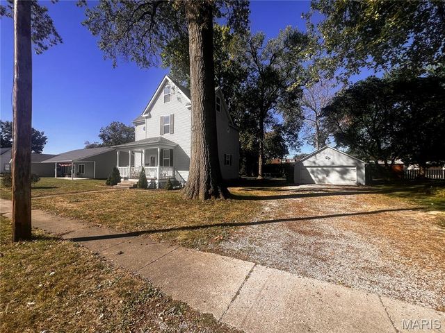 951 10th Street, Carlyle, IL 62231