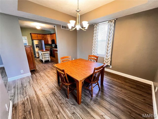 951 10th Street, Carlyle, IL 62231