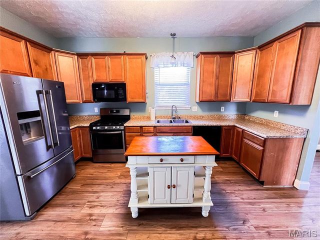 951 10th Street, Carlyle, IL 62231