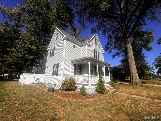 951 10th Street, Carlyle, IL 62231