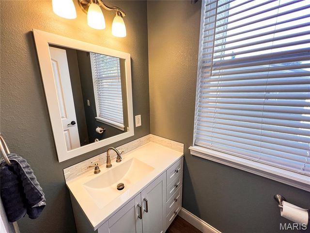 951 10th Street, Carlyle, IL 62231