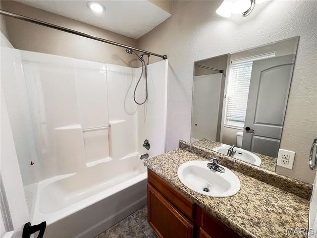 951 10th Street, Carlyle, IL 62231