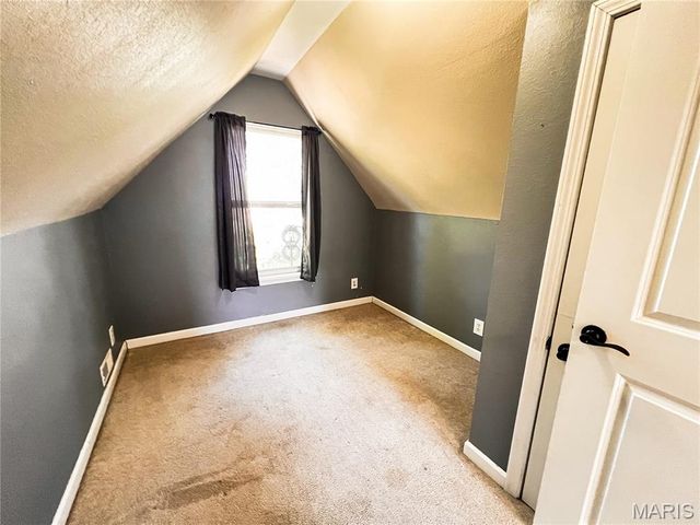 951 10th Street, Carlyle, IL 62231