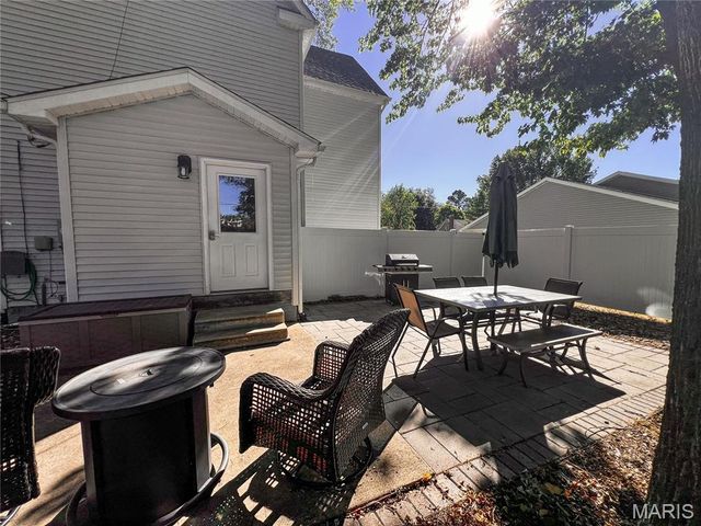 951 10th Street, Carlyle, IL 62231