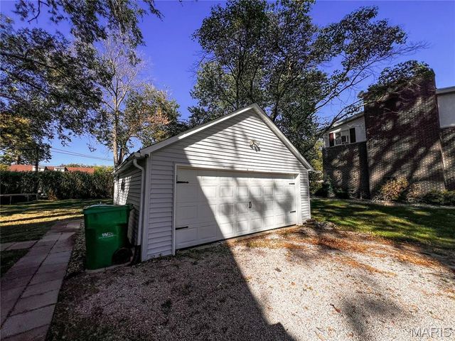 951 10th Street, Carlyle, IL 62231