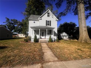 951 10th Street, Carlyle, IL 62231
