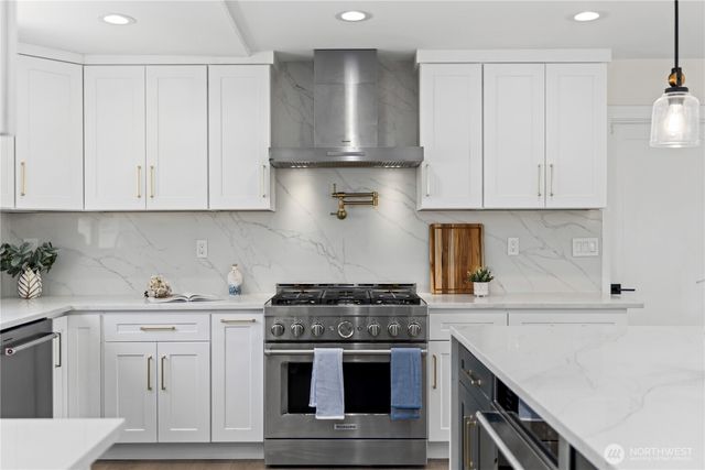 15705 62nd Avenue NE, Kenmore, WA 98028
