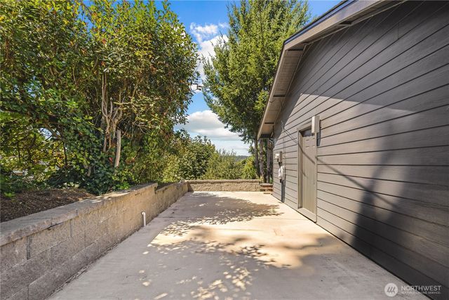 15705 62nd Avenue NE, Kenmore, WA 98028