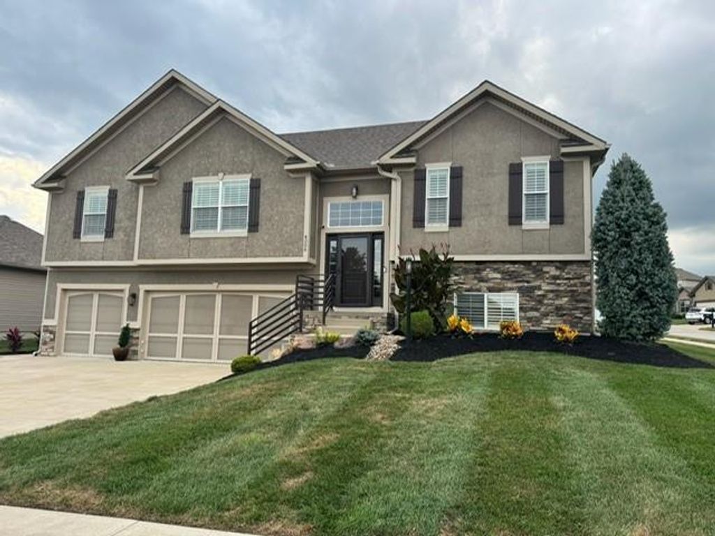 4206 Stonegate Drive, St Joseph, MO 64505