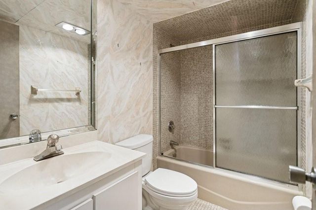 3960 Oaks Clubhouse Drive 502, Pompano Beach, FL 33069