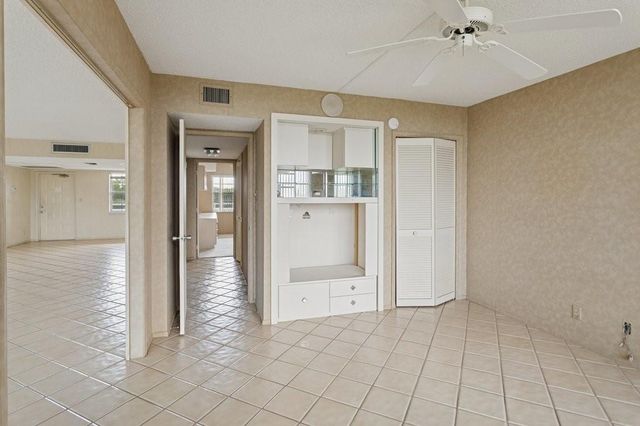 3960 Oaks Clubhouse Drive 502, Pompano Beach, FL 33069