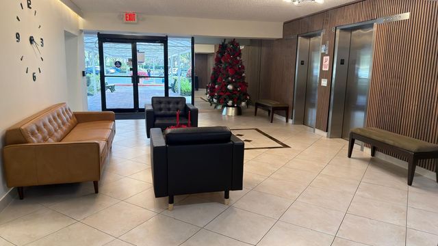 3960 Oaks Clubhouse Drive 502, Pompano Beach, FL 33069