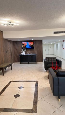 3960 Oaks Clubhouse Drive 502, Pompano Beach, FL 33069