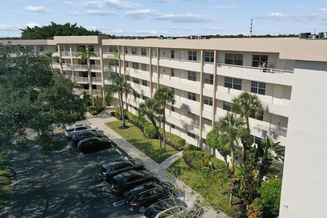 3960 Oaks Clubhouse Drive 502, Pompano Beach, FL 33069