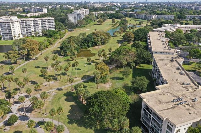 3960 Oaks Clubhouse Drive 502, Pompano Beach, FL 33069