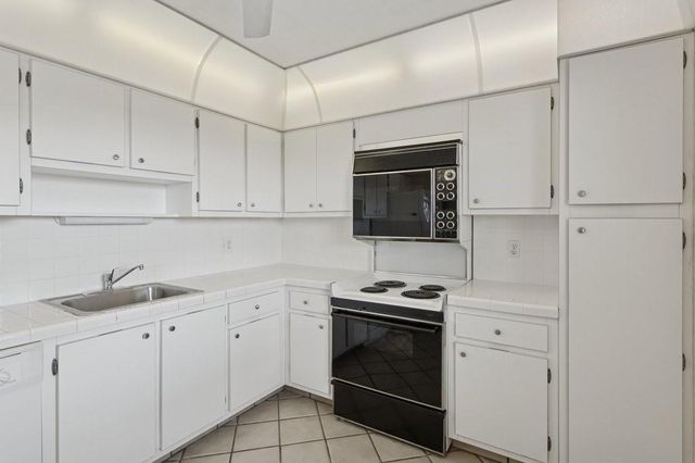 3960 Oaks Clubhouse Drive 502, Pompano Beach, FL 33069