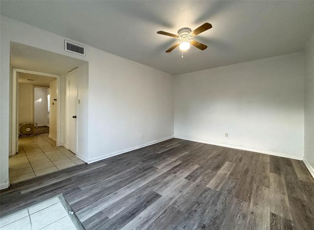 7206 S Gessner Road, Houston, TX 77036