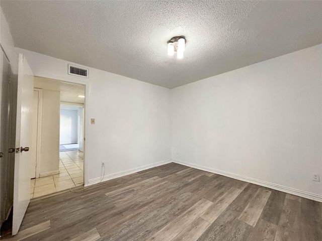 7206 S Gessner Road, Houston, TX 77036