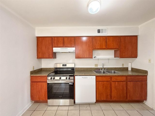 7206 S Gessner Road, Houston, TX 77036