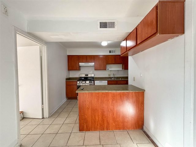 7206 S Gessner Road, Houston, TX 77036