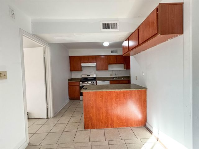 7206 S Gessner Road, Houston, TX 77036