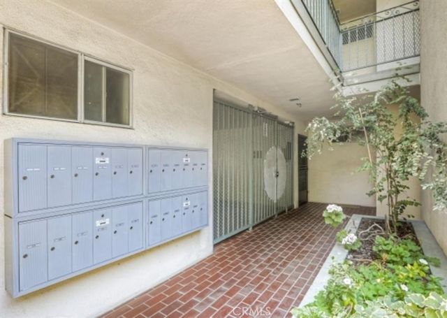 4614 27 Finley, Los Angeles, CA 90027