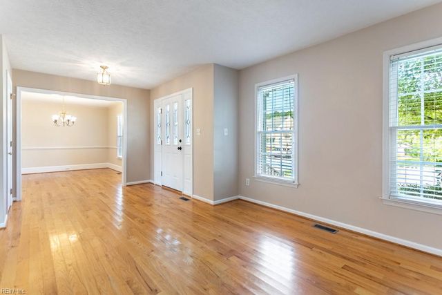 102 Jessica DR, Yorktown, VA 23693