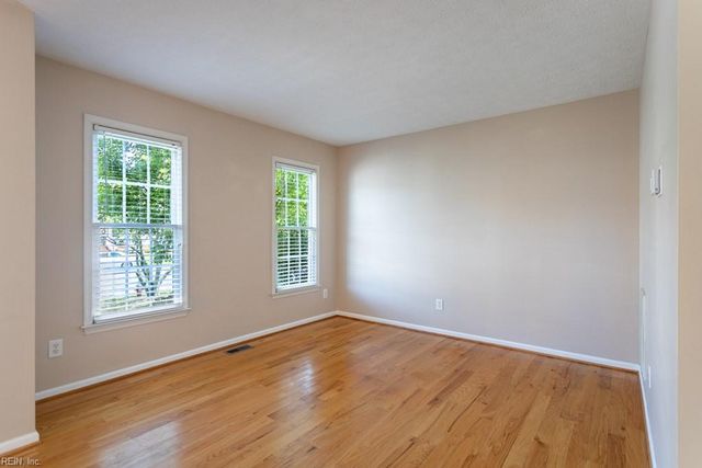 102 Jessica DR, Yorktown, VA 23693