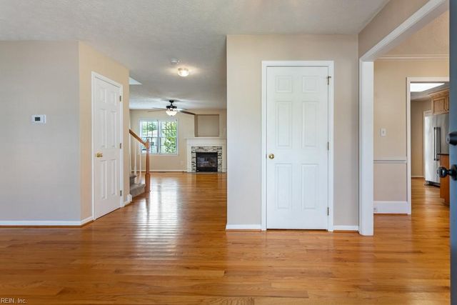 102 Jessica DR, Yorktown, VA 23693