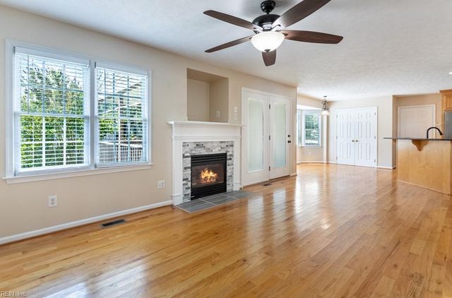 102 Jessica DR, Yorktown, VA 23693