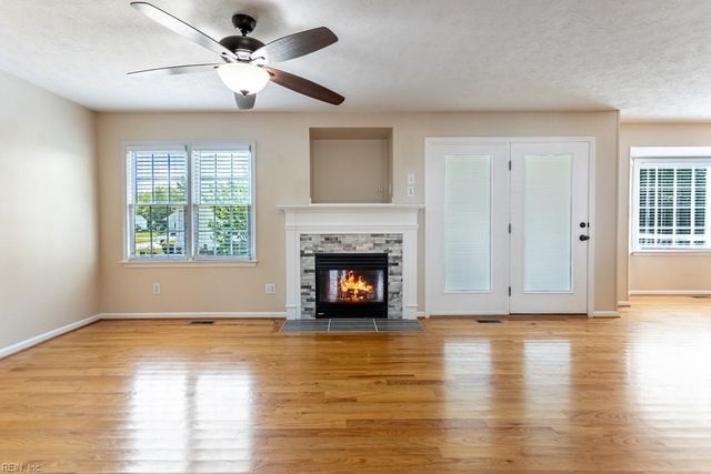 102 Jessica DR, Yorktown, VA 23693