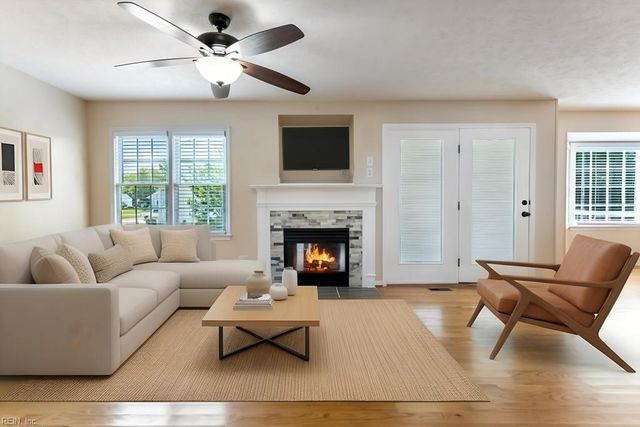 102 Jessica DR, Yorktown, VA 23693