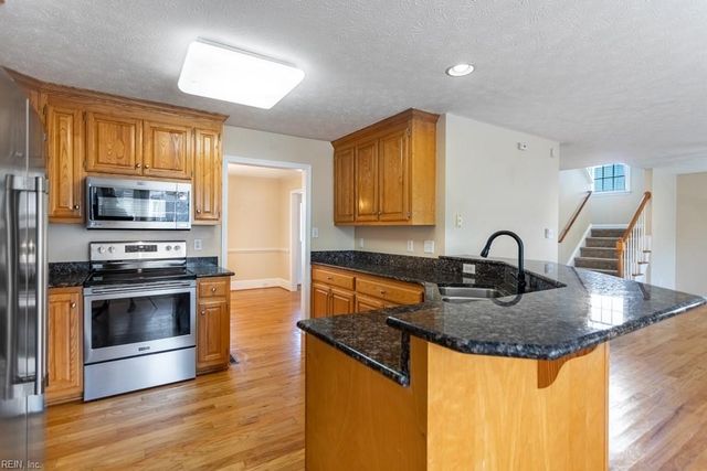 102 Jessica DR, Yorktown, VA 23693