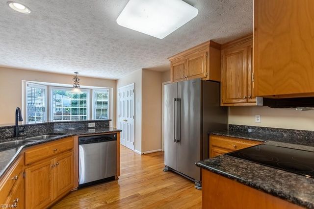102 Jessica DR, Yorktown, VA 23693