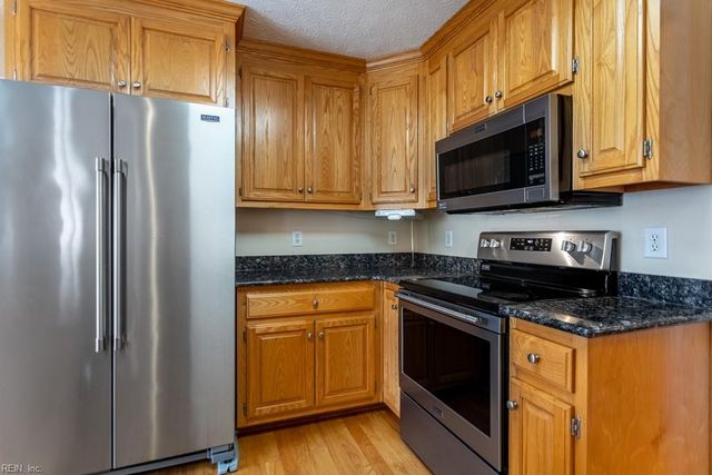 102 Jessica DR, Yorktown, VA 23693