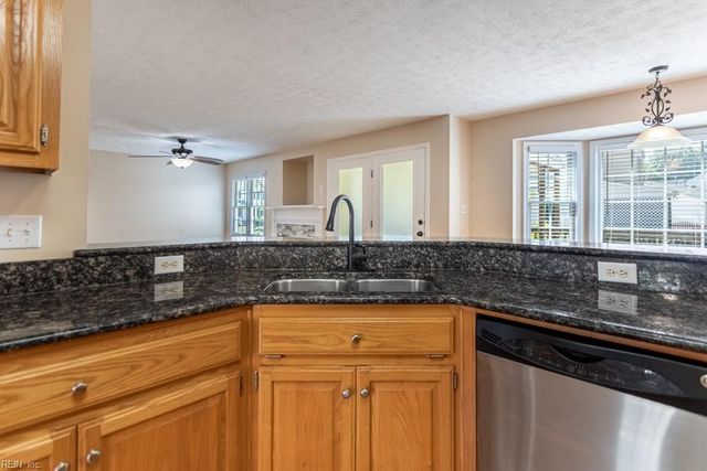102 Jessica DR, Yorktown, VA 23693