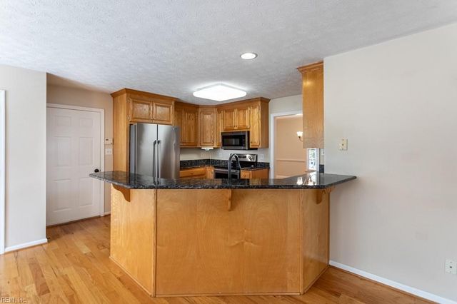 102 Jessica DR, Yorktown, VA 23693