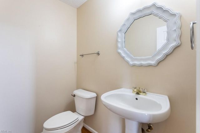 102 Jessica DR, Yorktown, VA 23693