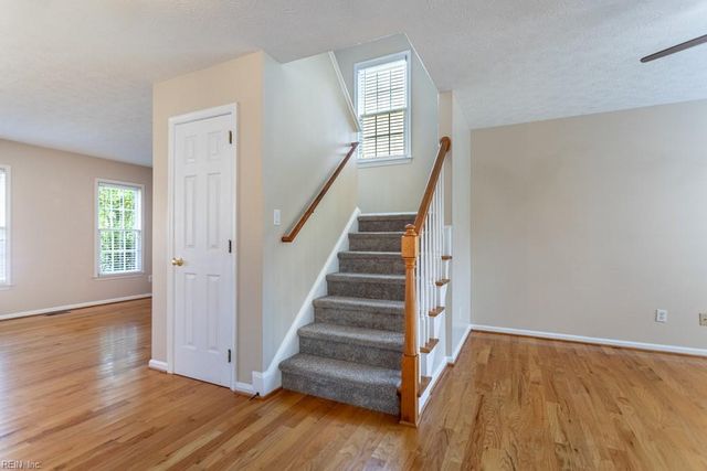 102 Jessica DR, Yorktown, VA 23693