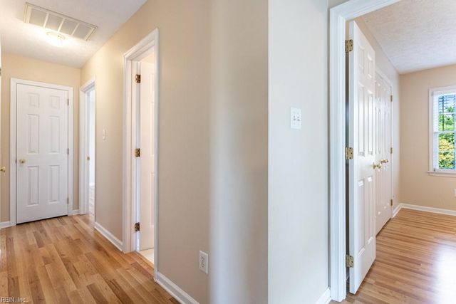 102 Jessica DR, Yorktown, VA 23693