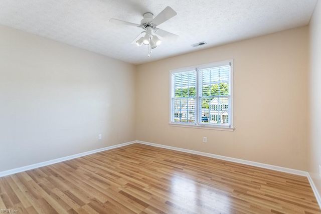 102 Jessica DR, Yorktown, VA 23693