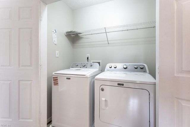 102 Jessica DR, Yorktown, VA 23693